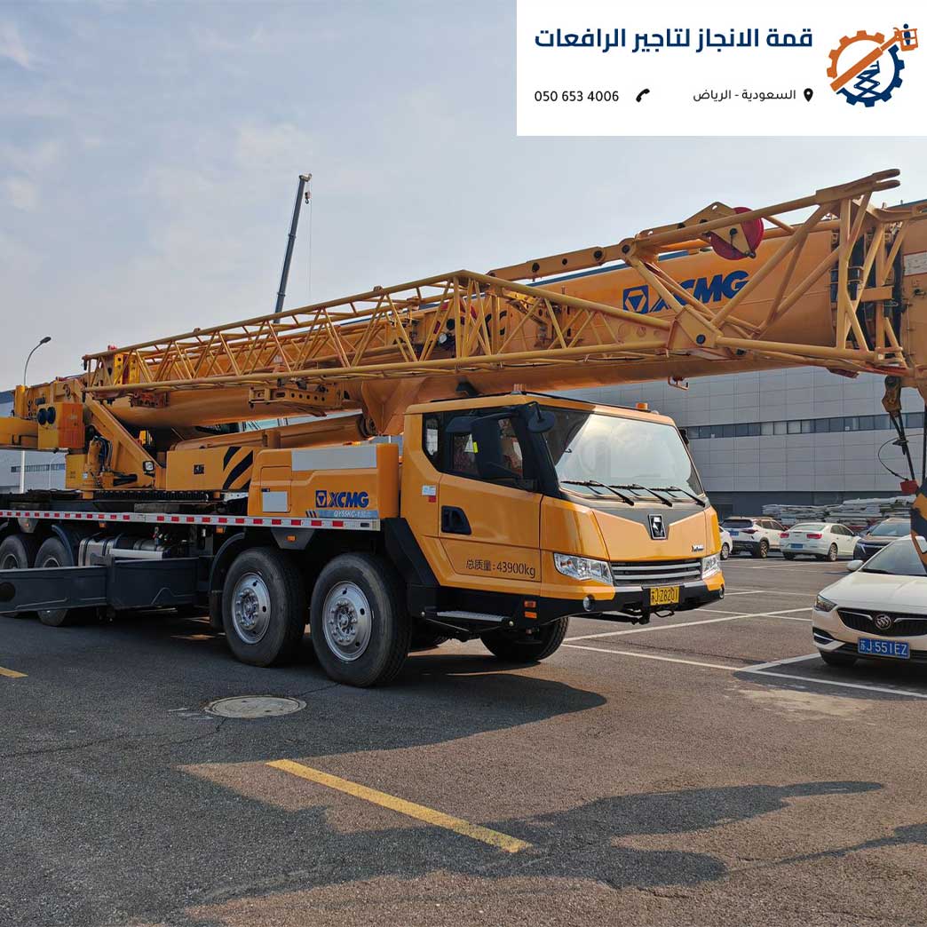 كرين مزود بسلة رفع لفنيي واجهات أبراج الرياض
