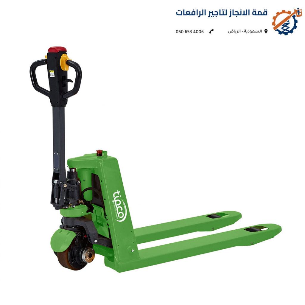 رافعة يدوي الرياض في ممر مستودع ضيق