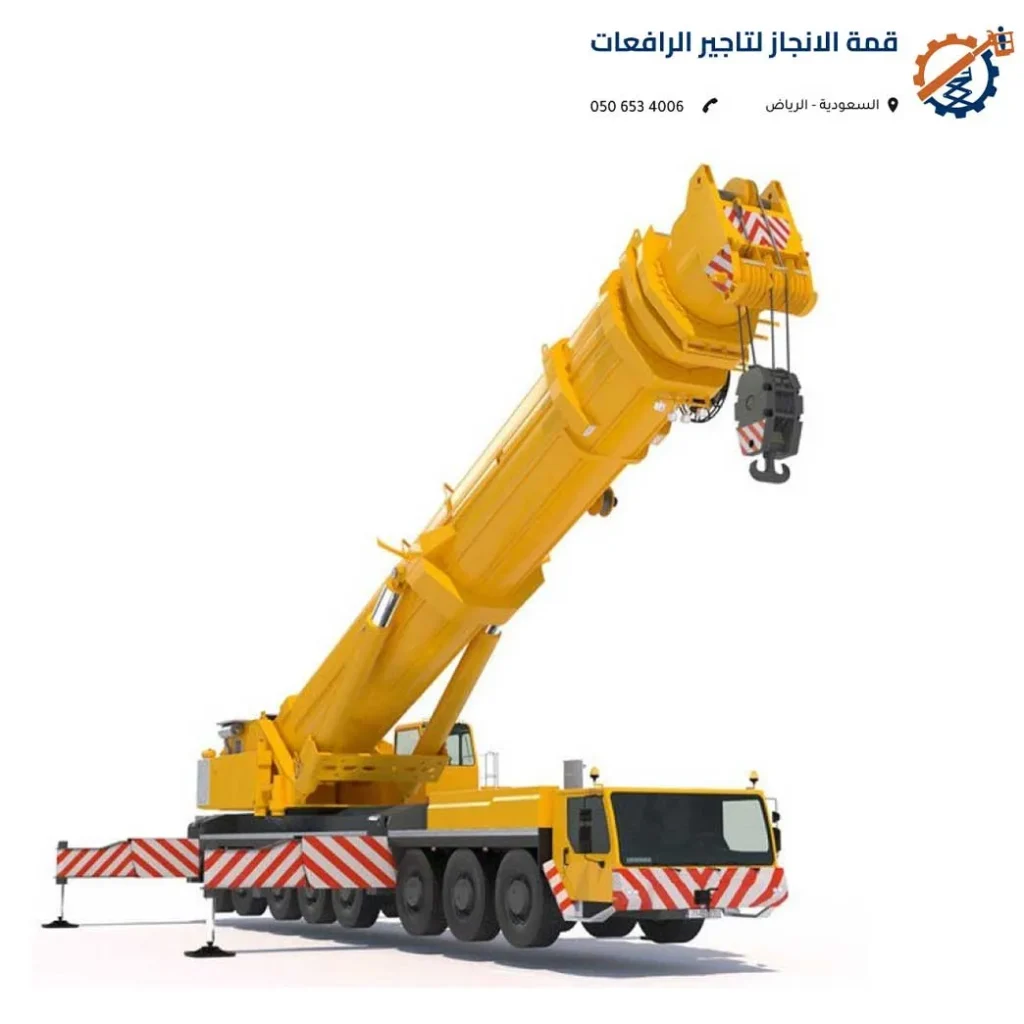 كرين عملاق يرفع توربين ضخم في محطة كهرباء بالرياض