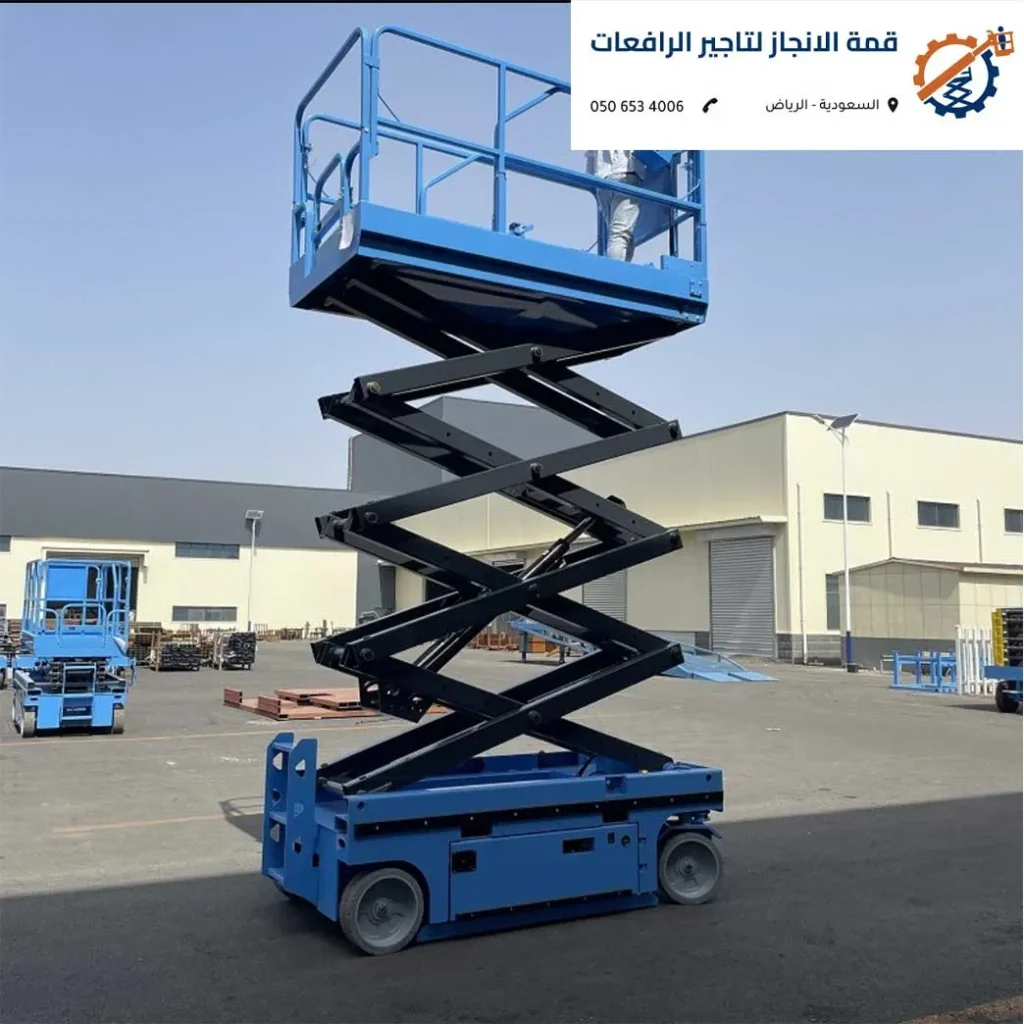 سيزر لفت ديزل دفع رباعي في موقع بناء بالرياض