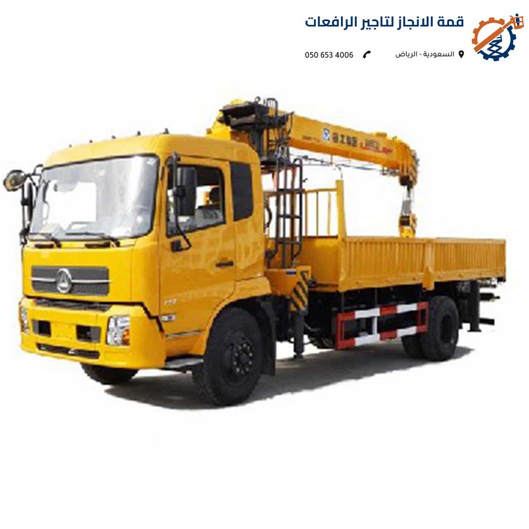 سطحة ونش الرياض متوقفة على طريق الدائري