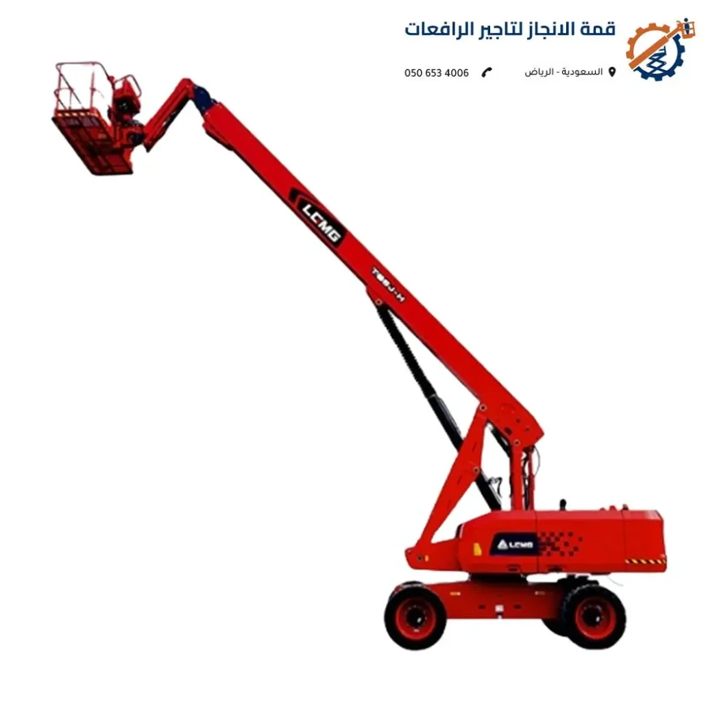 رافعة مان لفت تلسكوبية حمراء ممتدة لأقصى ارتفاع - قمة الإنجاز.