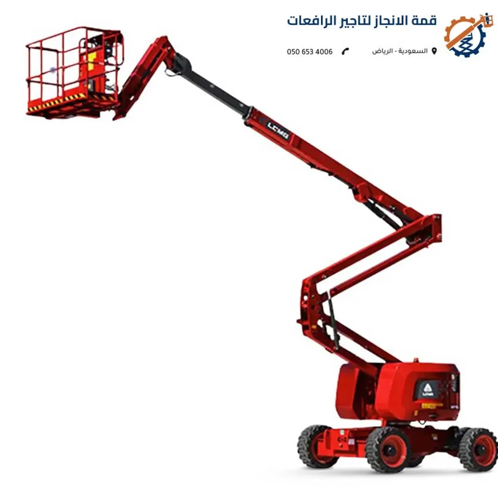 رافعة مان لفت حمراء (Man Lift) حديثة مخصصة للاعمال الإنشائية - قمة الإنجاز.